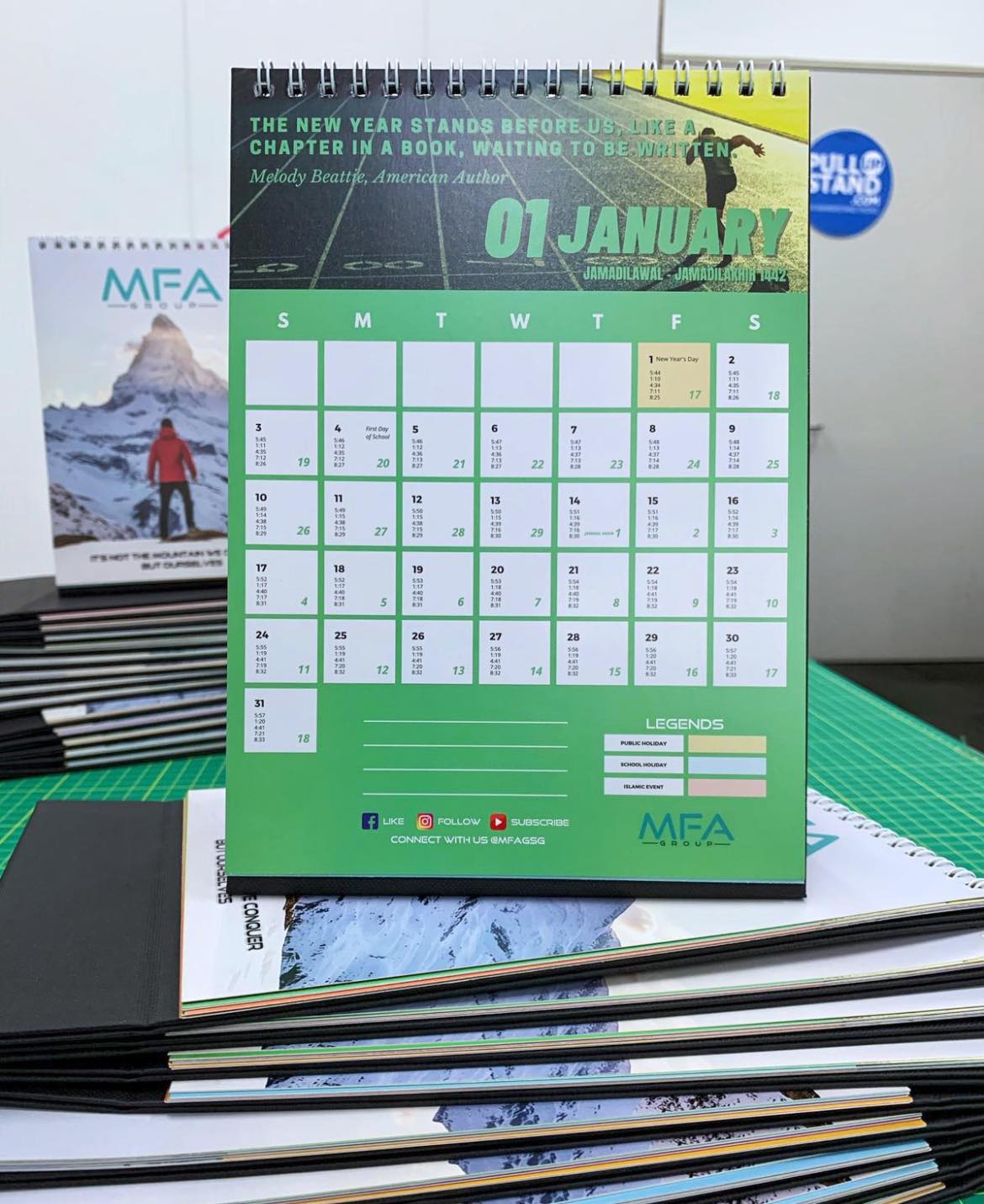 CUSTOM DESK CALENDARS - Pullupstand.com Pte Ltd