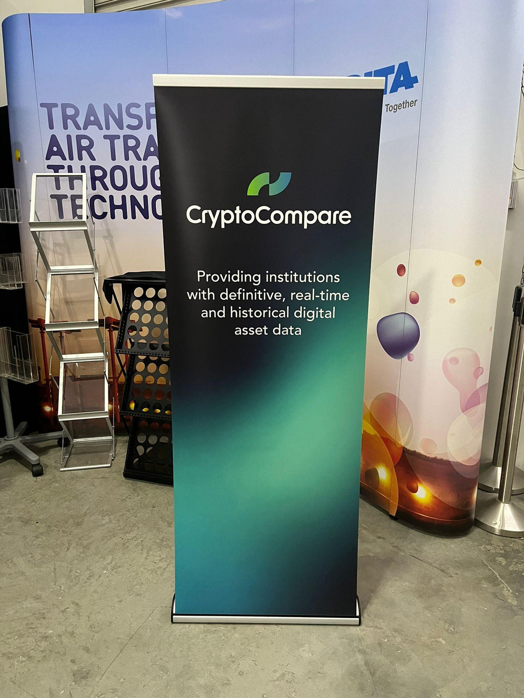 DELUXE PULL-UP BANNER STAND SERIES - Pullupstand.com Pte Ltd