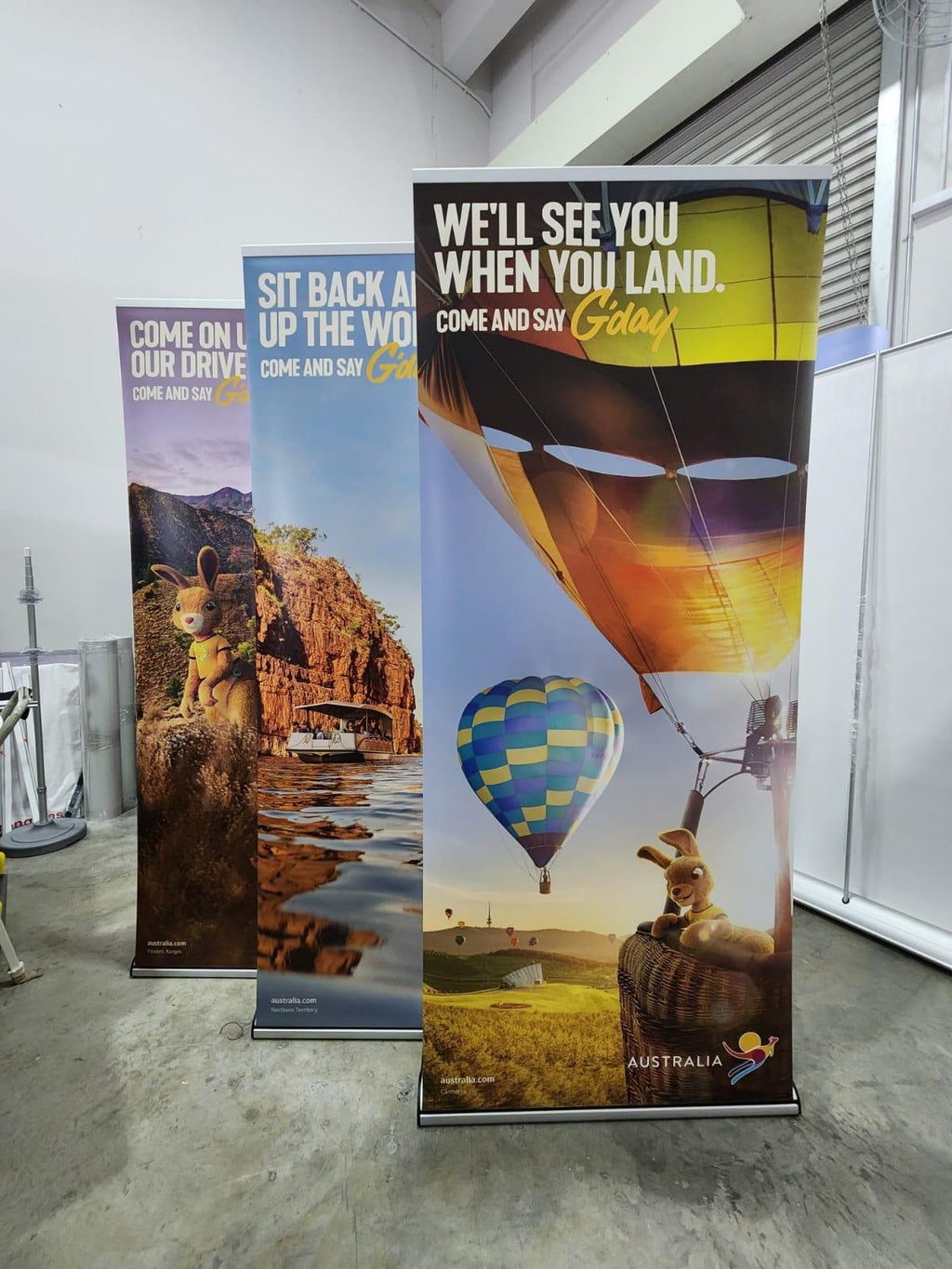 DELUXE PULL-UP BANNER STAND SERIES - Pullupstand.com Pte Ltd