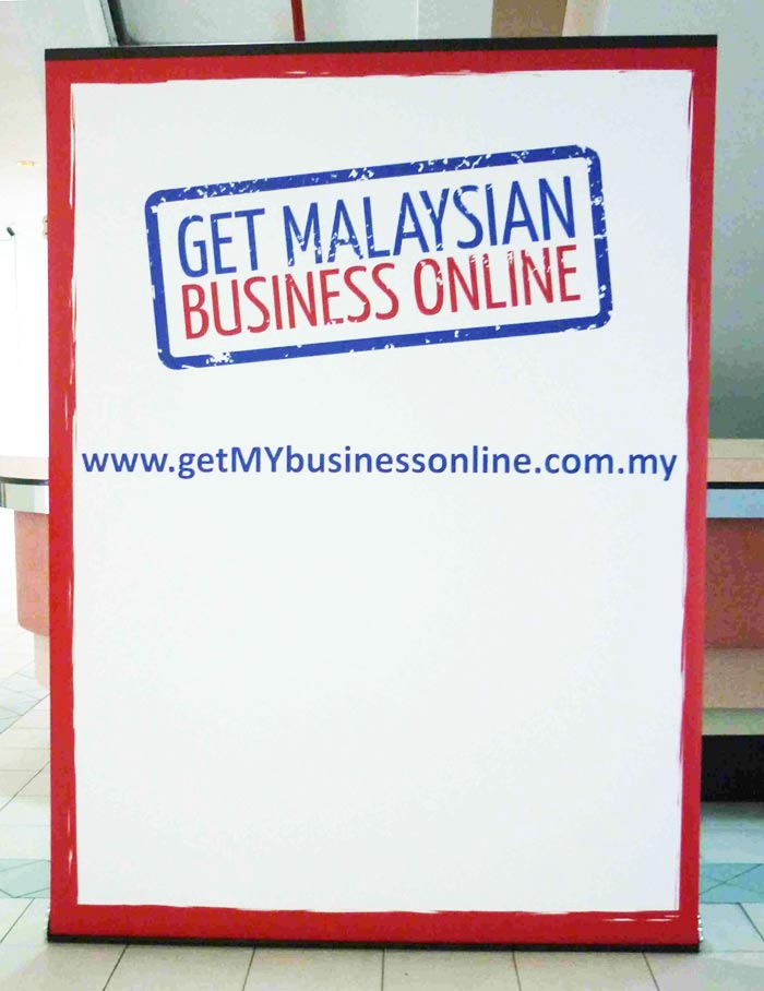 DELUXE PULL-UP BANNER STAND SERIES - Pullupstand.com Pte Ltd